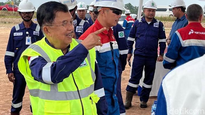 Jusuf Kalla berkunjung ke Lapangan Duri, Blok Rokan, Riau. JK mengatakan produksi minyak RI perlu digeber.