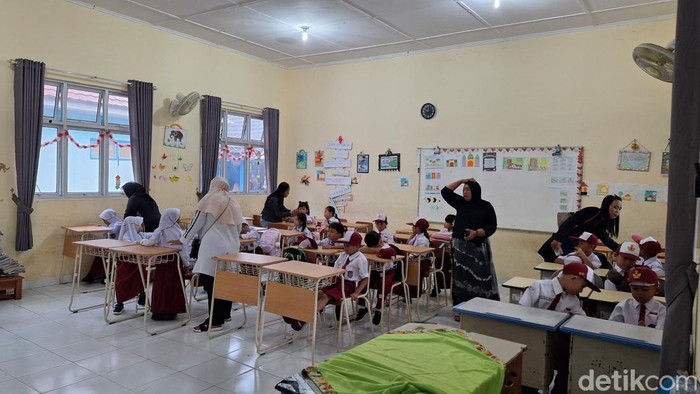 Hari pertama masuk sekolah di SDN 81 Jakabaring Palembang.