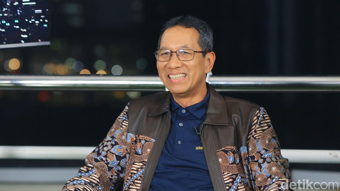 Heru Budi Pj Gubernur Jakarta hadir di dRooftalk, Senin (8/7/2024).