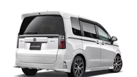 Pada area bagian belakang, terdapat ekstensi bumper belakang yang serasi dengan diffuser palsu. Area ground clearance juga terlihat lebih ceper. Foto: Honda