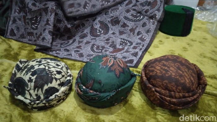 Ikat Kepala Khas Benda Kerep Cirebon