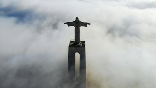 ilustrasi patung Yesus