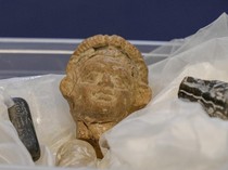 Irak Perlihatkan Artefak Mesopotamia Kuno yang Dikembalikan AS