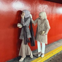 Dalam kolom komentar terlihat salah satu sahabatnya memuji Irish yang berhasil menjalani diet. “Yash diet berhasil,” tulis @ninaseptiani. Irish pun membalas, “yeayyyy”. Foto: Instagram/@_irishbella_