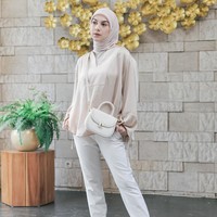 Tak hanya mengonsumsi makanan sehat, Irish juga rutin berolahraga untuk menyeimbangkan pola hidup sehatnya tersebut. Foto: Instagram/@_irishbella_