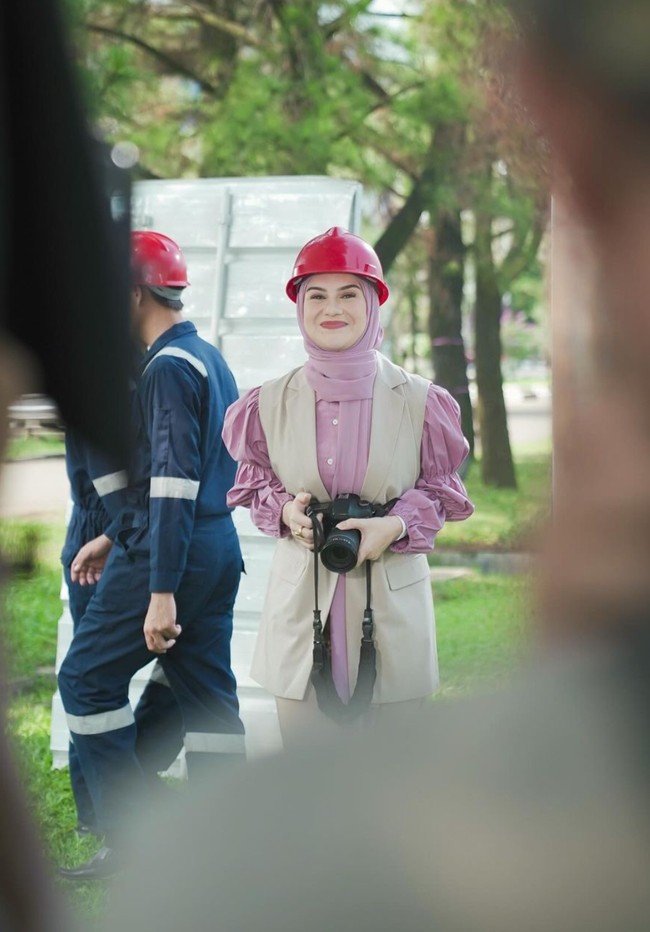 Diketahui saat ini Irish Bella juga sudah kembali aktif bermain sinetron. Penampilan terbarunya itu yang kemudian bikin banyak netizen salfok. Foto: Instagram/@_irishbella_