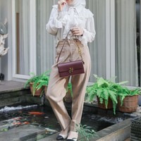 Sebelumnya Irish dikabarkan sempat turun berat badan hingga 6 kg dalam sebulan dengan menjalani diet sehat didampingi dokter gizinya. Disebutkan bahwa Irish mengganti nasi putih dengan shirataki atau kentang, sarapan putih telur, lebih sering mengonsumsi ikan, makan buah-buahan dan minuman berserat. Foto: Instagram/@_irishbella_