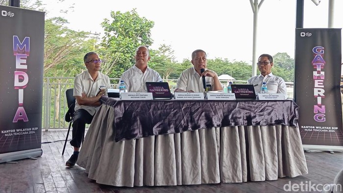 Jajaran Direktorat Jenderal Pajak (DJP) tengah menuturkan angka wajib pajak masyarakat NTB di Kota Mataram, Senin (8/7/2024). (Nathea Citra/detikBali)