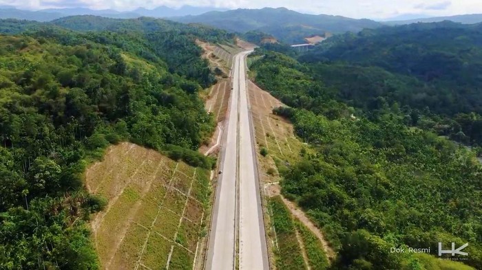 Dua ruas proyek tol Trans Sumatera yaitu Tol Ruas Padang-Sicincin dan Tol Ruas Sigli-Banda Aceh seksi I Padang Tidji-Seulimum bakal tersambung pada akhir 2024.