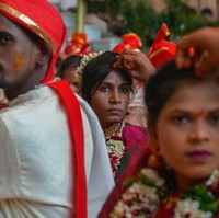 Acara nikah gratis itu diadakan di Reliance Corporate Park, markas perusahaan Ambani, yang berlokasi di Navi, Mumbai. Associated Press mengabarkan, setidaknya 100 warga yang terdiri dari 50 pasangan berpartisipasi. (Foto: AP Photo/Rafiq Maqbool)