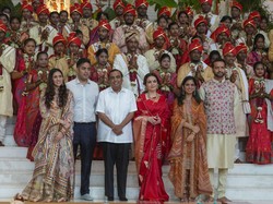 Foto: Anak Menikah, Crazy Rich Asian Gelar Nikah Massal 100 Warga Miskin