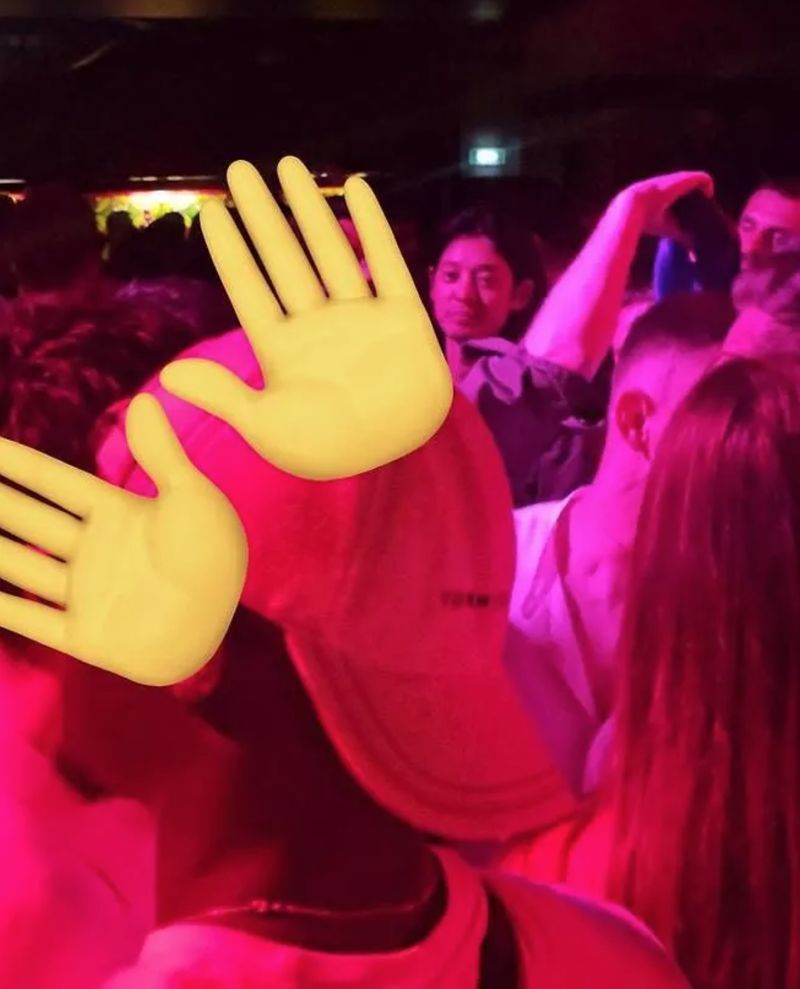 Jung Joon Young tertangkap kamera berada di sebuah kelab malam di Lyon