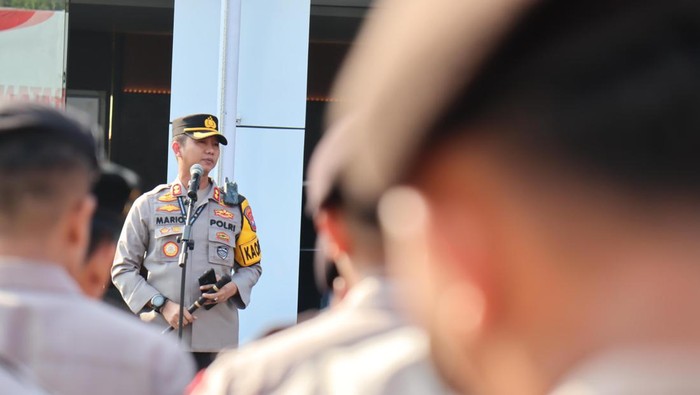 Kapolres Bojonegoro AKBP Mario Prahatinto