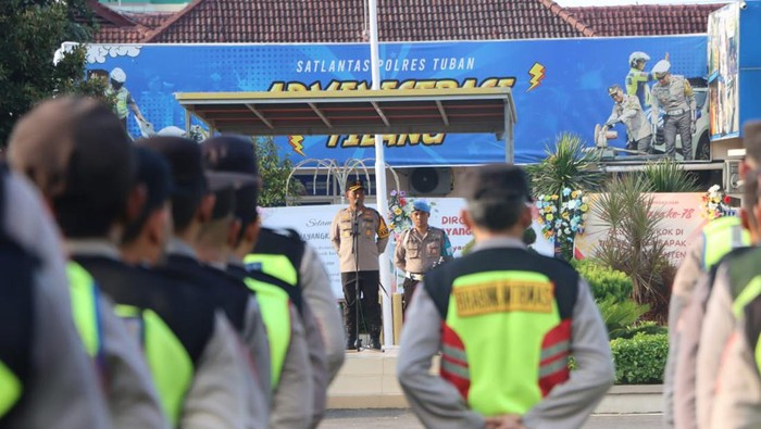 Kapolres Tuban AKBP Suryono saat memimpin apel kesiapan pengamanan pengesahan warga baru PSHT