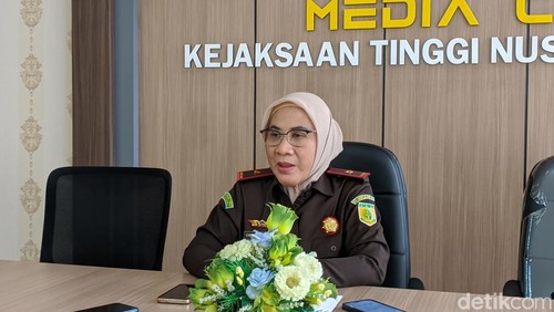 Kepala Kejaksaan Tinggi (Kajati) NTB Enen Saribanon di ruang media center Kejati NTB, Selasa (9/7/2024).