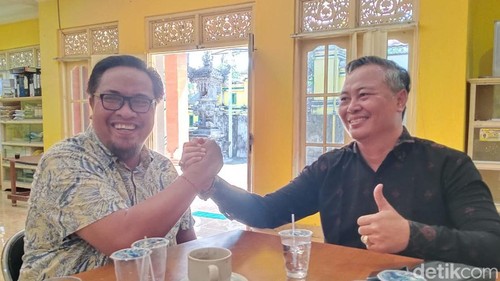 Ketua DPC Partai Demokrat Karangasem I Komang Wirawan saat melakukan safari politik ke DPD II Golkar Karangasem. (I Wayan Selamat Juniasa/detikBali)