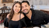 Kiky Saputri dan suami makin hari kian lengket. Keduanya seringkali mendatangi restoran enak layaknya anak muda yang sedang kasmaran. Foto: Instagram/kikysaputrii