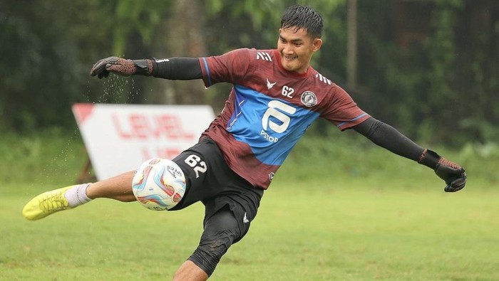 Kiper PSIM Jogja, Harlan Suardi saat membela Bekasi City di Liga 2 2023/2024.