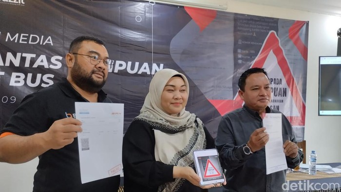 Konferensi Pers Penipuan Tiket Bus