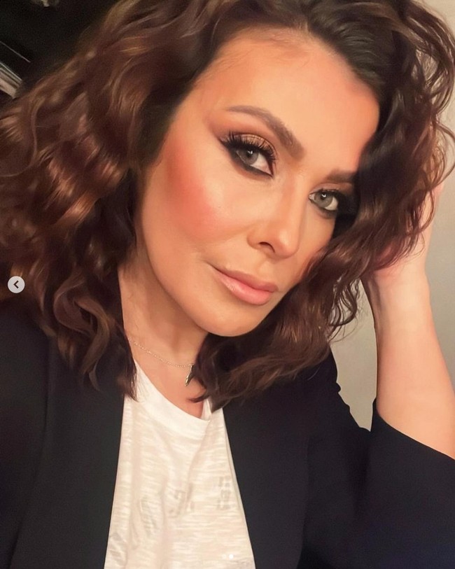 Kym Marsh populer di Inggris sebagai aktris, penyanyi dan presenter. Salah satu serial yang mempopulerkan namanya adalah Coronation Street. Foto: Dok. Instagram Kym Marsh