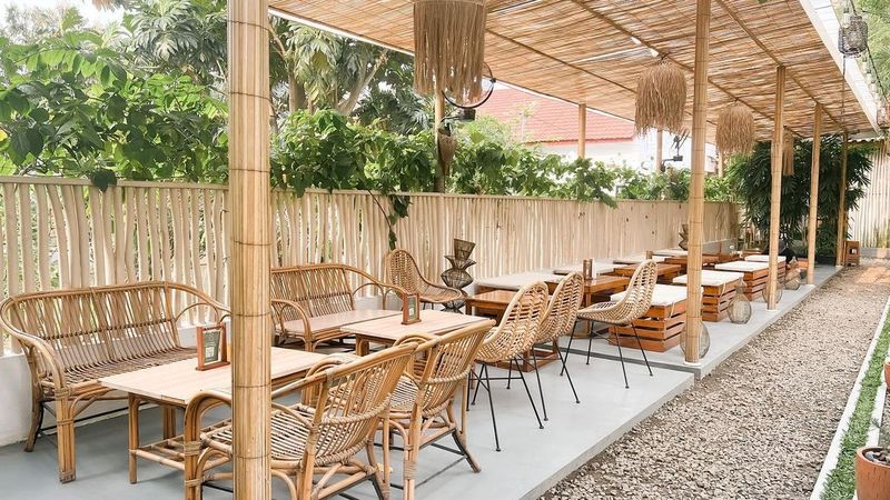 La Nuna Cafe & Resto.