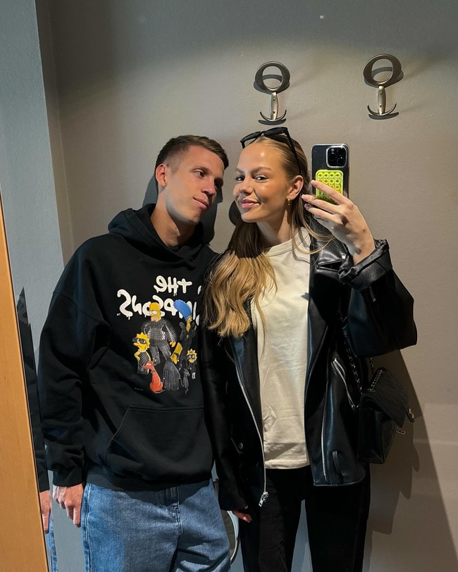 Dani Olmo diketahui berpacaran dengan Laura Abla Schmitt. Keduanya cukup sering mengunggah kemesraan di media sosial.Foto: Instagram @laurbaabla