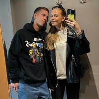 Dani Olmo diketahui berpacaran dengan Laura Abla Schmitt. Keduanya cukup sering mengunggah kemesraan di media sosial.Foto: Instagram @laurbaabla