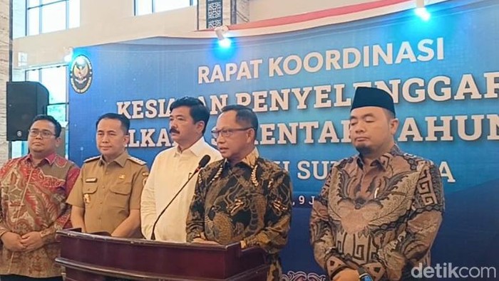 Mendagri Tito Karnavian saat memberikan keterangan di Medan