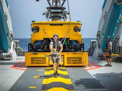 Intip Isi Kapal Canggih OceanX di Tanjung Priok