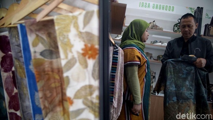 Pasar UMKM Terus Tumbuh dan Berkembang di 2024 Beragam usaha mikro kecil dan menengah terus mencatatkan pertumbuhannya di semester II-2024. Mulai dari makanan, minuman, handicraft dan masih banyak lagi.