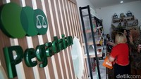 The Gade Preneur Space merupakan sebuah ruang untuk tumbuh dan berkembang bagi pelaku UMKM bersama PT Pegadaian melalui berbagai inovasi kegiatan kreatif dan sharing session secara kolektif. Tujuan yakni untuk pengembangan UMKM, Satgas Bencana, Coworking space, base camp millenial dan program PKBL dan KUR yang akan diisi dengan berbagai aktivitas sebagai acces to connect memberikan akses kepada UMKM untuk dapat meningkatkan kualitas serta produktivitasnya. Bisa pula sebagai Pop up store atau menjadi ruang kreatif UMKM memasarkan produknya kepada pengunjung.