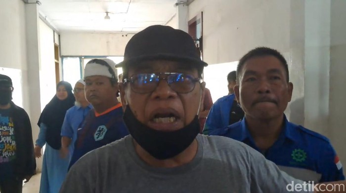 Warga mengeruduk kantor PDAM Parepare gegara air 5 hari tidak mengalir.