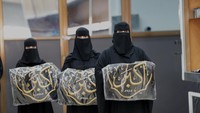 Otoritas Umum untuk Perawatan Dua Masjid Suci menyebutkan tahun ini pun menjadi sejarah perempuan ikut andil dalam pemasangan kiswah untuk pertama kalinya.