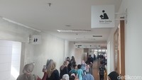 Untuk kamu orang tua yang ingin mengajak putra-putri mengikuti kegiatan ini, bisa cek langsung laman resmi mereka di https://perpustakaan.jakarta.go.id untuk menetukan kegiatan mana yang akan dikunjungi.   
