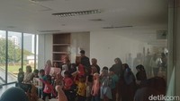 Selain kegiatan Read Aloud ada banyak kegiatan lainnya hingga 14 Juli mendatang, di antaranya dongeng, games, meronce, menggambar, melukis hingga mini tour Perpustakaan Jakarta.   