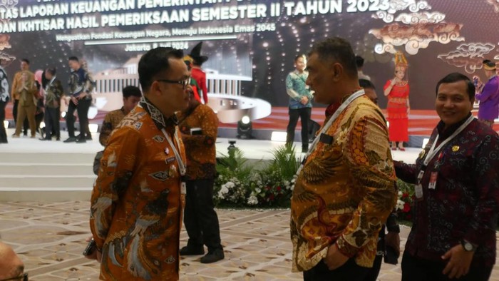 Pj Bupati Cirebon Wahyu Mijaya saat hadir dalam acara Penyampaian Hasil Pemeriksaan Badan Pemeriksa Keuangan Atas Pengelolaan dan Tanggung Jawab Keuangan Negara di Jakarta