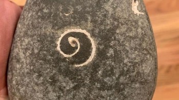 Menemukan bebatuan dengan gambar yang unik. Foto: Brightside/reddron/Reddit