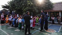 Tujuan utama dari kegiatan ini adalah untuk membantu siswa beradaptasi dengan lingkungan baru dan membangun rasa nyaman serta keamanan di sekolah. 