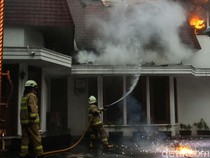 Penampakan Rumah Mewah di Menteng Kebakaran