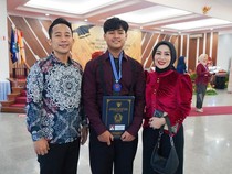Tangis Bahagia Denny Cagur dan Istri Bertemu Anak yang Sekolah di Semi Militer