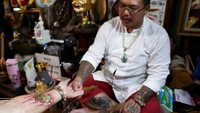 Warga Thailand lainnya mengatakan bahwa dia memutuskan untuk menambahkan tato Labubu Sak Yant ke tubuhnya karena kecintaannya pada “seni” kitab suci dan desain Thailand.