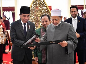 Bertemu Imam Besar Al Azhar Mesir, Jokowi Dorong Markaz Tathwir Dibentuk di RI