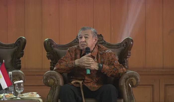 Quraish Shihab dalam sambutan kuliah umum Grand Syekh Al Azhar Ahmed at-Tayyeb di Auditorium Harun Nasution, Universitas Islam Negeri (UIN) Syarif Hidayatullah Jakarta, Ciputat, Tangerang Selatan, Selasa (9/7/2024).