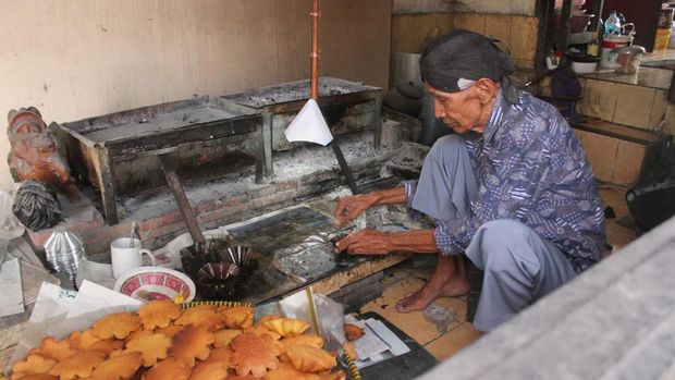 Roti kembang waru