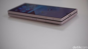 Baterai Galaxy Fold 6 berkapasitas 4.400 mAh dengan pengisian cepat 25W. Foto: Adi Fida Rahman/detikINET