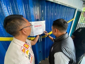 Satpol PP Segel Dua Warung Kelontong Penjual Miras Ilegal di Kota Bogor