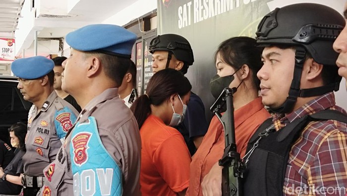Selebgram Bandung dibui usai promosi judi online.