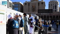 Para jemaah ini mendapat berbagai layanan terpadu yang disediakan otoritas terkait untuk memandu mereka selama di Masjid Nabawi, alun-alun dan sekitarnya, area pusat, dan tur ke monumen serta tempat suci bersejarah. Foto: Saudi Press Agency