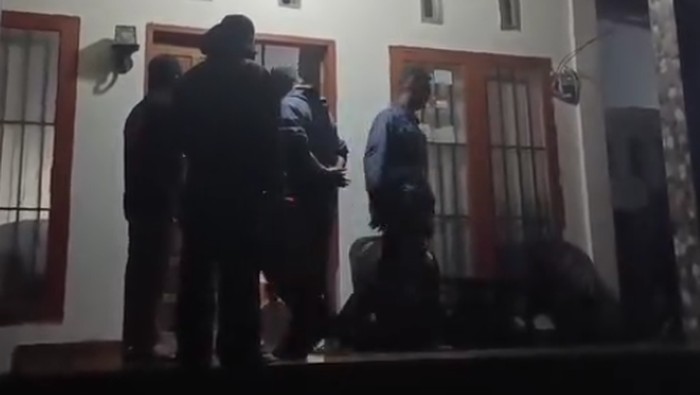 Tangkapan layar video penggerebekan oknum kades di Luwu TImur.