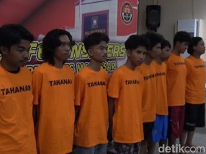 Pengaderan di Balik Demo Ricuh-Polisi Dibanting di Depan Unismuh Makassar